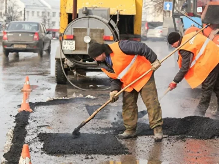 Укладка асфальта в дождь: технология, последствия и нормы