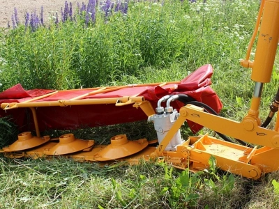 Косилка для покоса обочин БелДТ — 8160