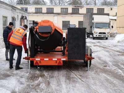 Машина для ремонта асфальта STPE 2000 с автономным рециклером
