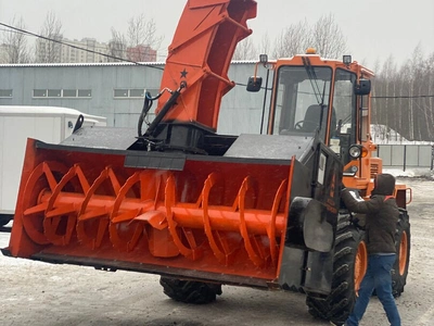 Фрезерно-роторный автономный снегоочиститель МОС-2500