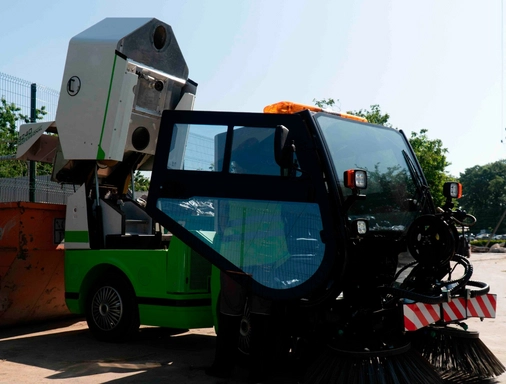 Подметально-уборочная машина SmartSweeper RG-8240 — вид 4